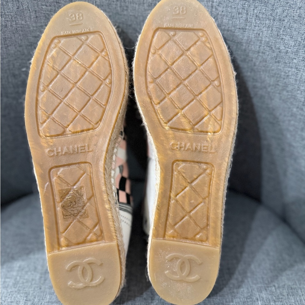 CHANEL Espadrilles - Black, Cream, and Pink Star Design - Picture 8 of 9